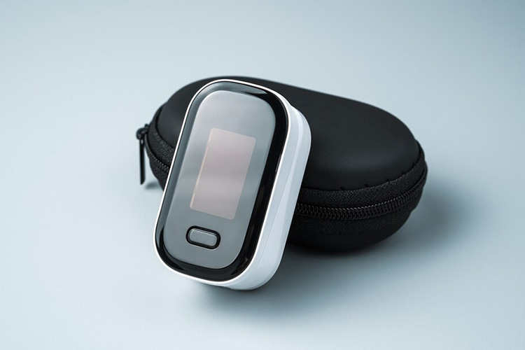 قیمت پالس اکسیمتر، فقط یک فاکتور مهم در زمان خرید این وسیله است.